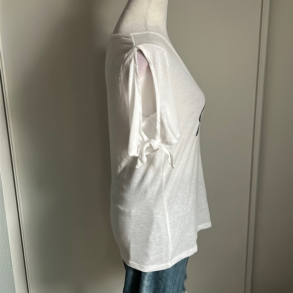 New GUESS Signature Logo White Split Tie Sleeve Cold Shoulder Tee Shirt - Picture 5 of 10